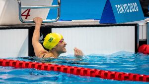 Carol Santiago é ouro e encerra jejum de 17 anos na natação feminina