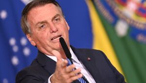 Bolsonaro diz que hidrelétricas podem parar de funcionar e pede: 'Apague um ponto de luz em casa'