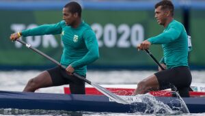 Isaquias Queiroz e Jacky Godmann vão às semifinais do C2 1000m