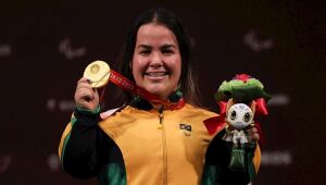 Mariana D'Andrea conquista 1&ordm; ouro paralímpico do Brasil no halterofilismo