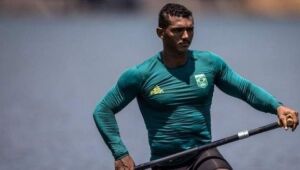 Isaquias Queiroz sobra no C1 1000 m e vai à semifinal na canoagem