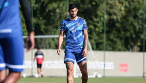 Bruno Moraes lamenta estreia com derrota e prevê evolução após aprimoramento físico