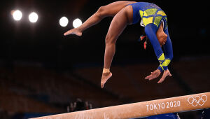 Simone Biles elogia desempenho de Rebeca Andrade na ginástica: 'É só o começo'