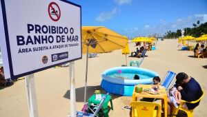 Praia de Piedade tem primeiro final de semana com veto ao banho de mar