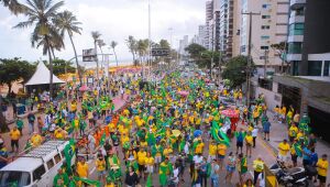 Apoiadores do presidente Jair Bolsonaro reúnem-se em Boa Viagem para defesa do voto impresso