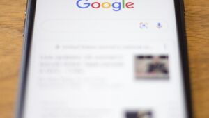 Alphabet (Google) supera previsões com lucro de US$ 18,9 bi no 3T