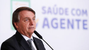 Bolsonaro diz em live que questionou Anvisa e repete discurso negacionista sobre Covid