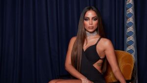 Anitta é removida digitalmente de foto com cantoras gringas