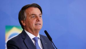 Auxiliares defendem que Bolsonaro 'paz e amor' mire no voto da terceira via para 2022