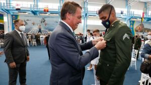 Bolsonaro entrega medalhas a campeões olímpicos militares, no Rio