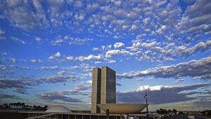 Dia Mundial do Doador de Medula Óssea muda cores do Congresso Nacional