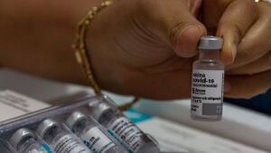 Pernambuco recebe lote com 228.910 doses de vacinas da Pfizer e da Astrazeneca