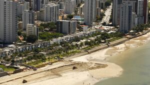 Prédio na Orla de Jaboatão dos Guararapes corre risco de desabar