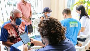 Recife terá vacinação itinerante contra Covid-19 em 14 comunidades esta semana; veja locais