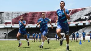 Sem calendário, jogadores do Santa Cruz ganham férias coletivas