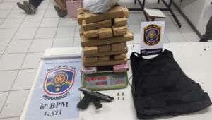 Polícia prende trio com 20 kg de maconha, pistola e munições em Jaboatão