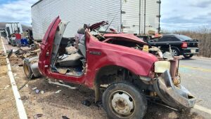 Colisão frontal entre dois caminhões deixa três mortos e dois feridos na BR-116, em Salgueiro