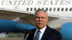 Colin Powell, ex-secretário de Estado americano, morre vítima de complicações da Covid-19