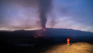 La Palma: vulcão não dá sinais de abrandamento