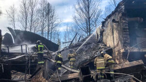 Incêndio em fábrica de explosivos deixa 15 mortos na Rússia