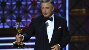 Alec Baldwin decide cancelar outros projetos após morte em set de filmagem