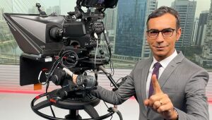 Cesar Tralli se despede do SP1 com choro e aplauso da equipe