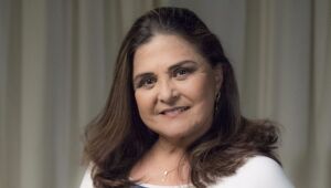 Atriz Elizangela sofre acidente em casa e fratura antebraço