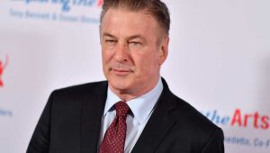 'Rust': Produtor diz que filme com Alec Baldwin marcado por tiro acidental será completado