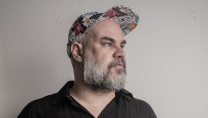 DJ brasileiro se apresenta em festival internacional neste sábado (16)
