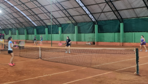 Primeiro torneio de tênis feminino do Recife chega ao segundo dia de disputas