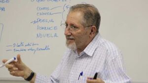 Oficina literária ministrada pelo escritor Paulo Caldas lança livro