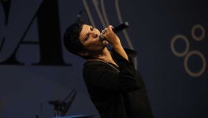 Sheyla Costa apresenta show em homenagem a Elis Regina