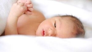 Nasce Lara, filha do cantor Junior Lima e da designer Mônica Benini