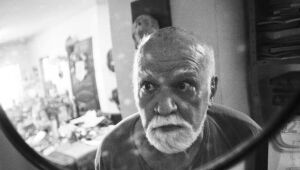Paulo Bruscky completa 50 anos de exposição censurada e dispara: 'Nunca tive medo'