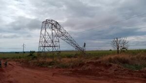 Vendaval derruba torres e deixa 13 cidades sem luz no Triângulo Mineiro