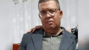 Pastor que escreveu que ressuscitaria é enterrado após espera de 3 dias