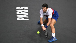 Djokovic vence Medvedev e conquista seu sexto Masters 1000 de Paris