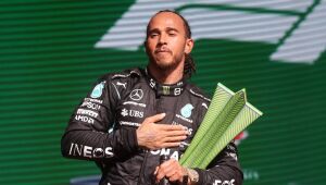 Lewis Hamilton disposto a investir na compra do Chelsea