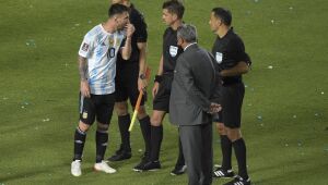 Suspensos os árbitros de campo e do VAR do jogo Argentina e Brasil