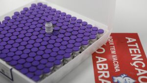 Três doses de vacinas podem resistir à variante ômicron?