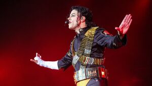 Nos 13 anos de morte de Michael Jackson, família e artistas homenageiam ídolo pop