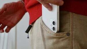 Apple é condenada a pagar R$ 5 mil a homem que teve iPhone 12 roubado