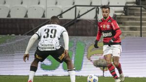 De olho no líder Atlético-MG, Flamengo encara Corinthians no Maracanã