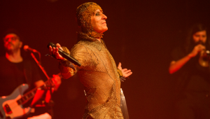 Por conta de crise alérgica, show de Ney Matogrosso é remarcado no Recife