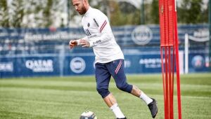 Sergio Ramos volta a participar de treino coletivo com o PSG