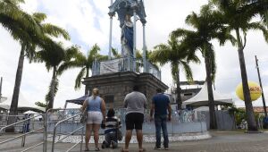 Fiéis sobem o morro para prestar homenagens a Nossa Senhora da Conceição