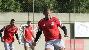 Após anúncio oficial, Walter faz primeiros treinamentos no Santa Cruz