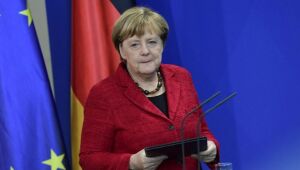 Após saída de Merkel, Europa busca desesperadamente um novo líder