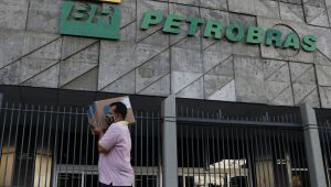 Interferência na Petrobras gera risco de falta de diesel; setor agrícola e varejo devem ser afetados