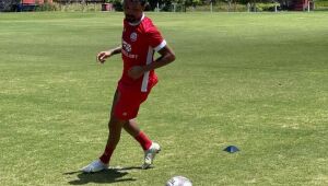 Kieza retorna aos trabalhos com bola no Náutico